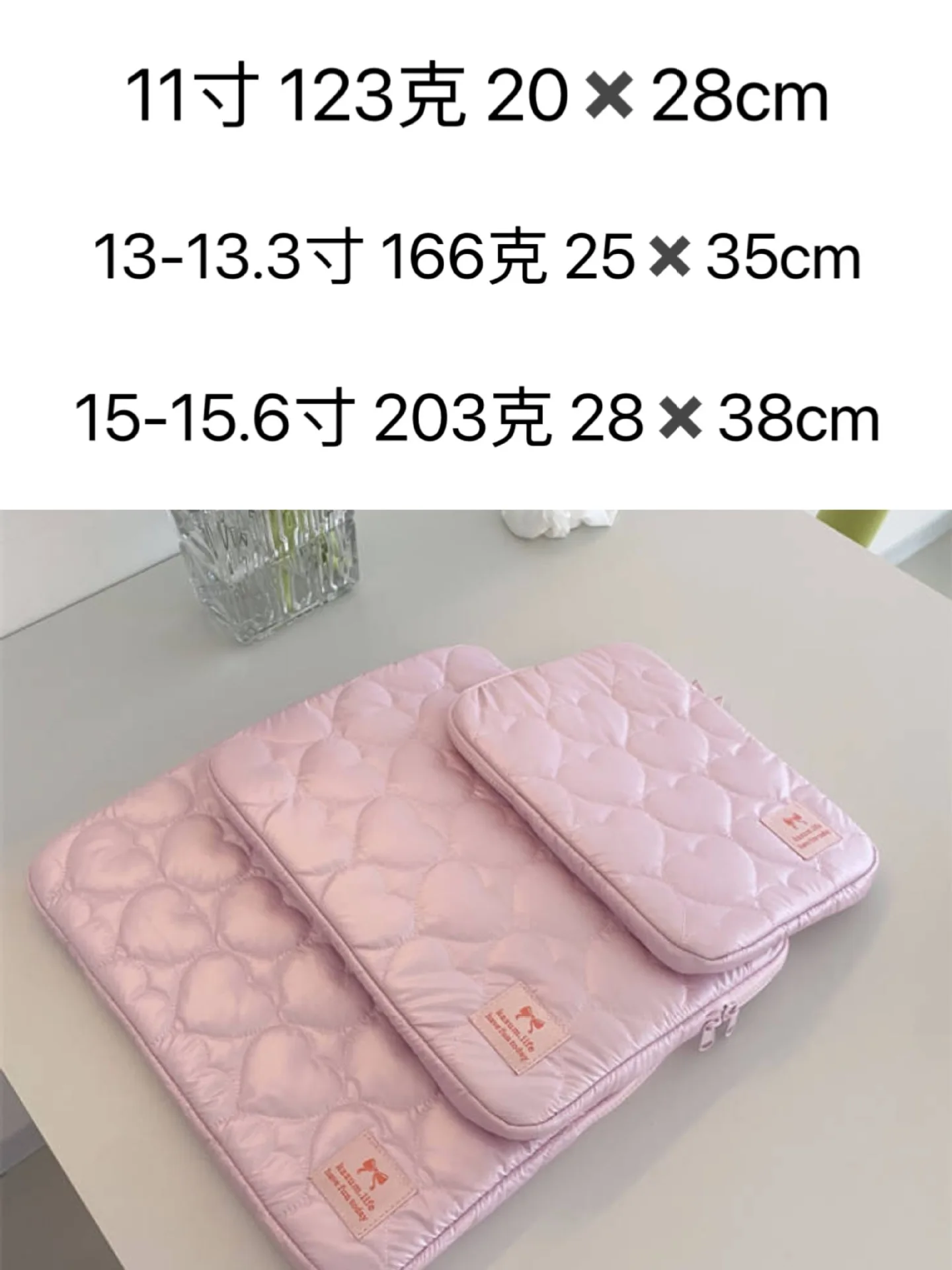 Vista frontal de la bolsa REAZOBI con corazón bordado