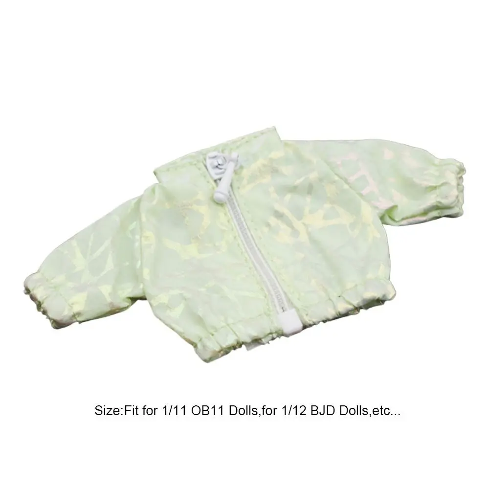 Detalle de la chaqueta de protección solar y el top para muñecas Obitsu11