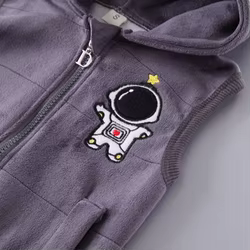 Conjunto forro polar bebé: chaleco con capucha y pantalón cálido