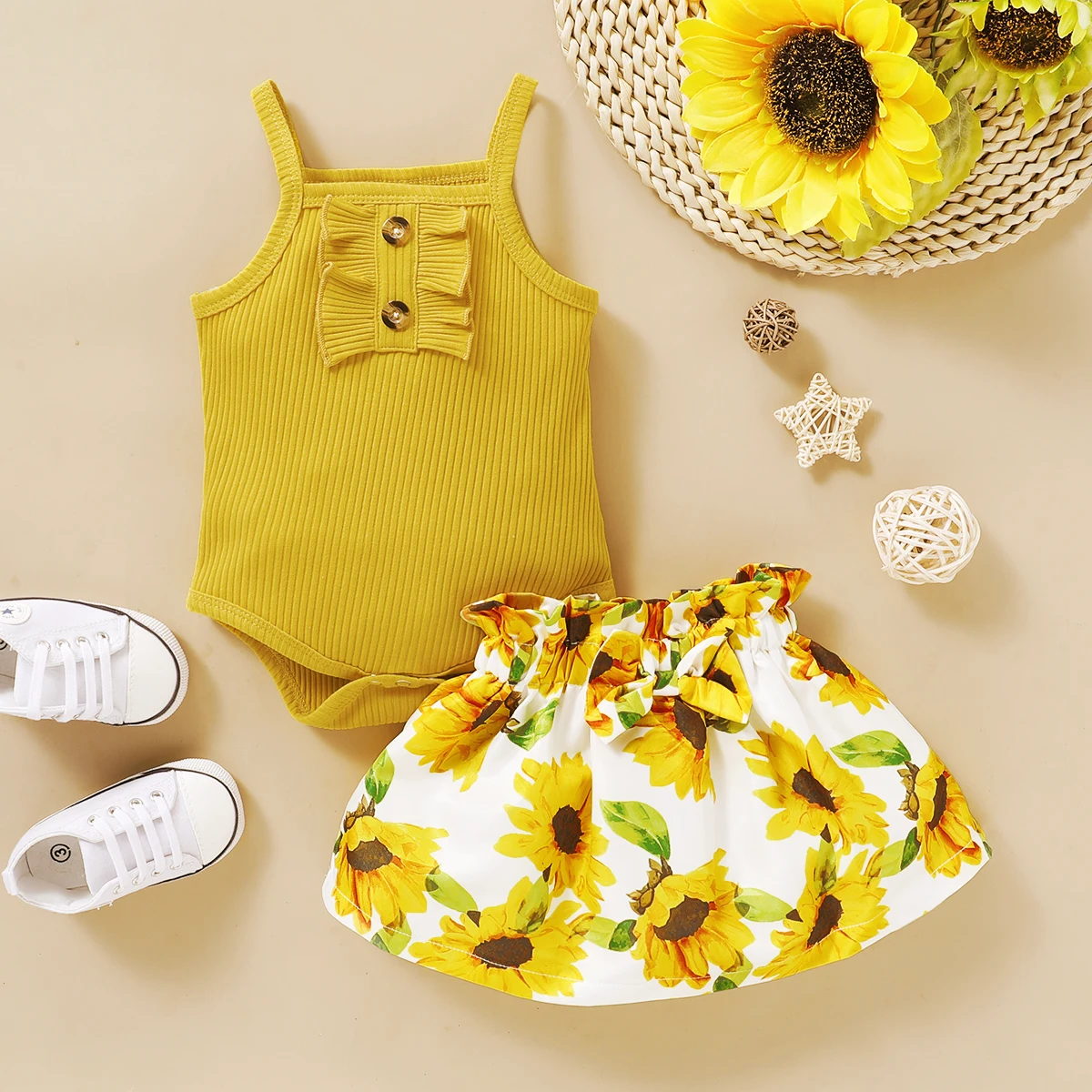 Conjunto chaleco tirantes y pelele floral para recién nacida - imagen 3
