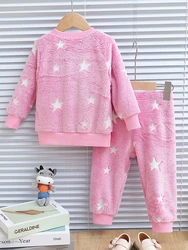 Pijama de felpa con estrellas para niña