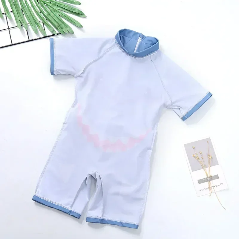 Bañador bebé de una pieza Shark con gorro y protección antirozaduras - imagen 2