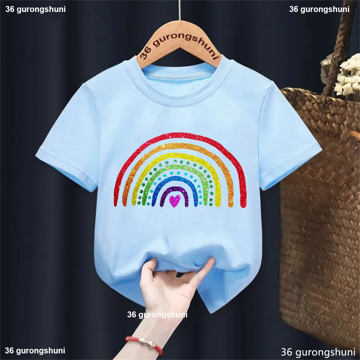 Disponibles en varios colores: blanco, rosa, negro, amarillo y azul