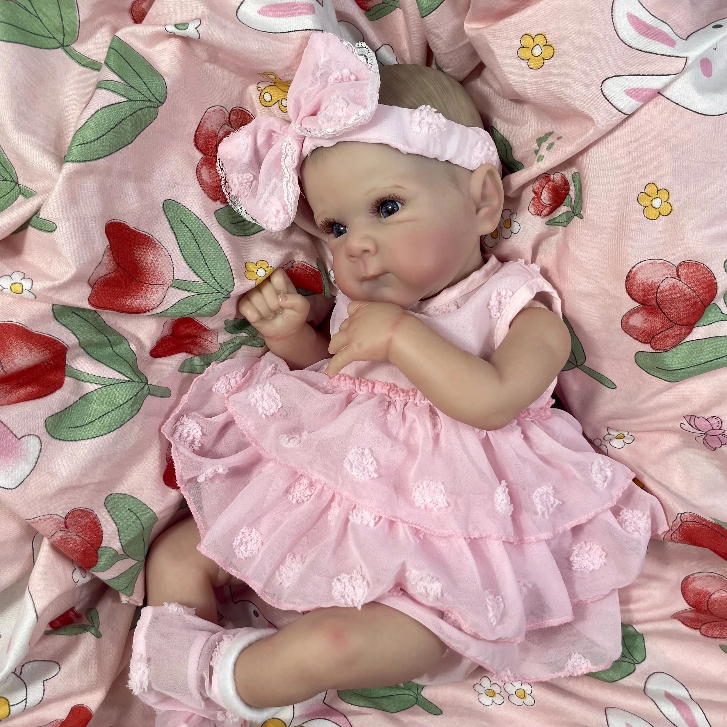 Muñeca Bettie en diferentes poses