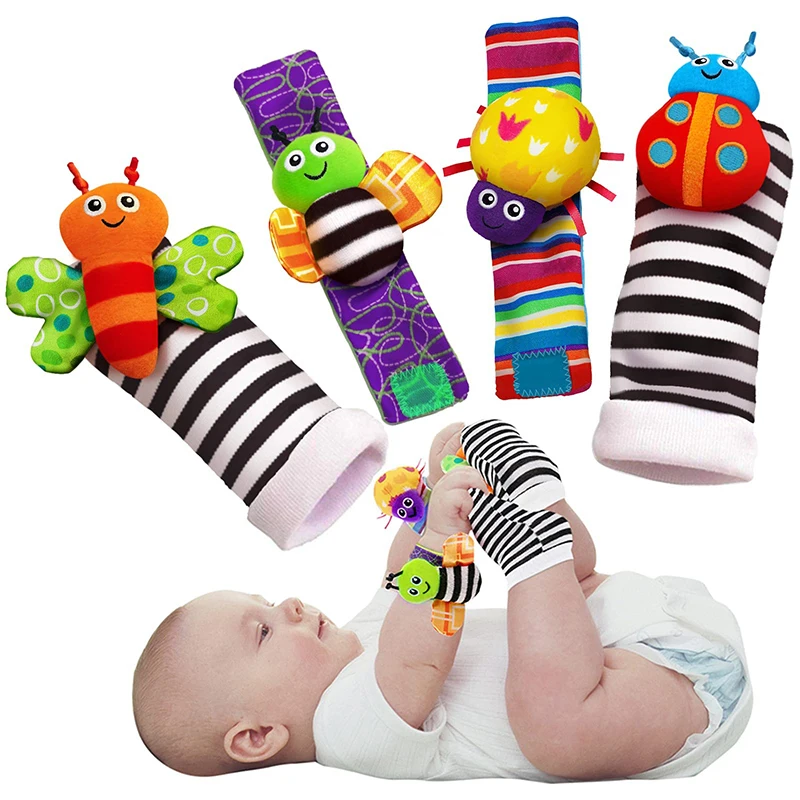 Set de 4 sonajeros y calcetines con sonajero integrado para bebé