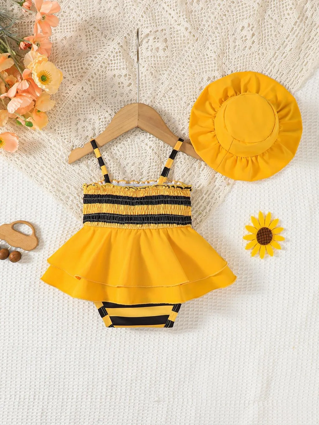 Body recién nacido a rayas amarillas estilo abeja con sombrero - imagen 2
