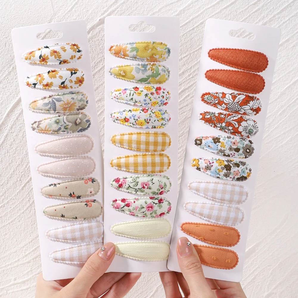 Detalle del estampado a cuadros y la pinza de aleación
