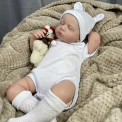 Muñeca reborn LouLou de silicona y vinilo con detalles realistas