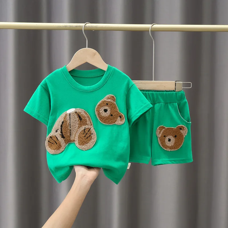 Conjunto de verano infantil con camiseta ilustrada y pants cortos