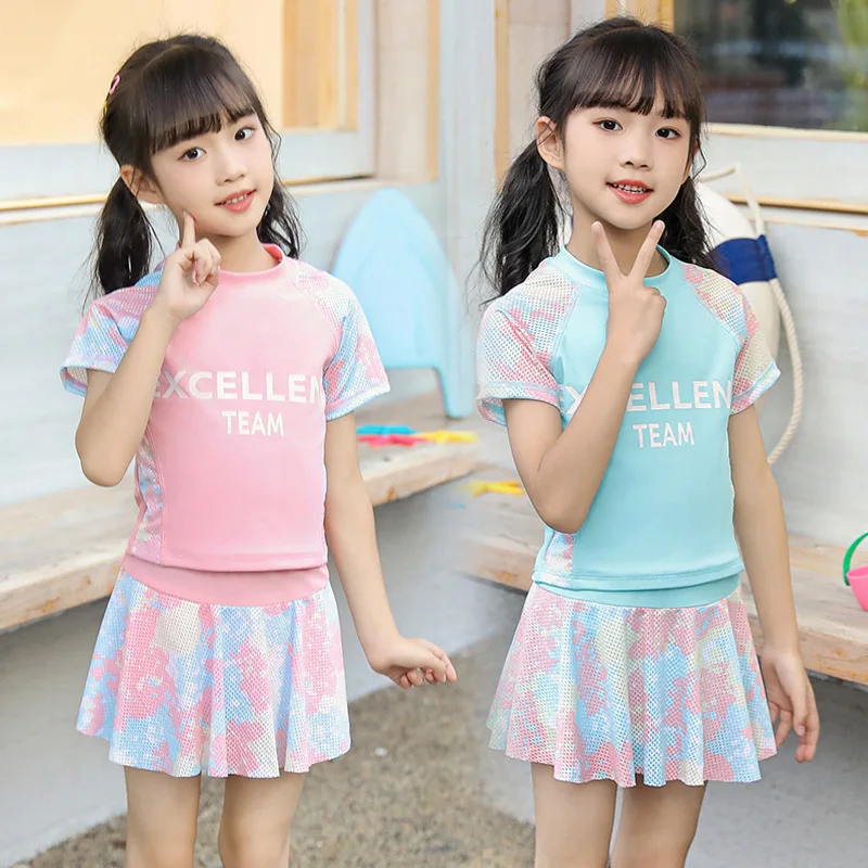 Bañador niña de dos piezas con falda y pantalón corto estilo princesa - imagen 2