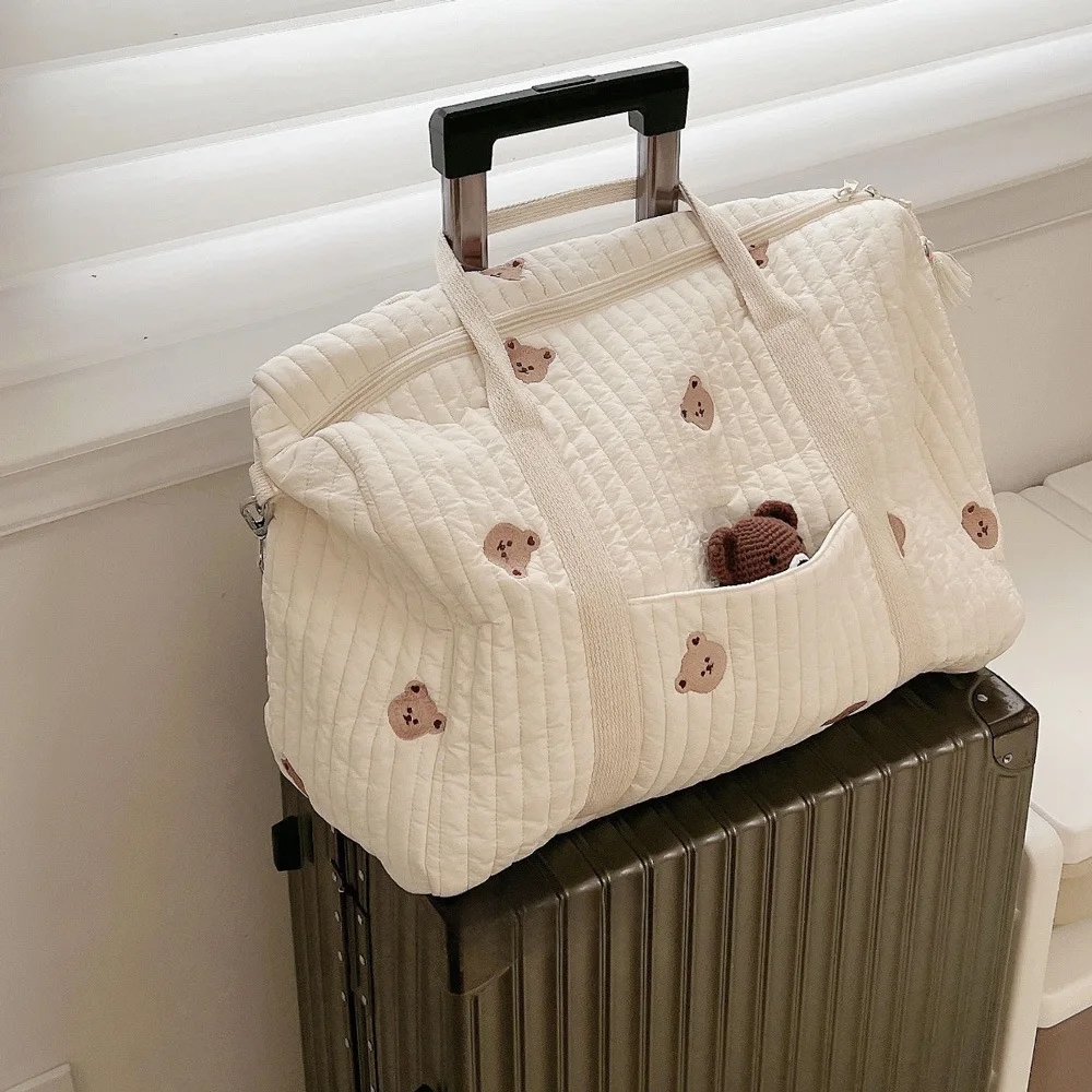 Bolso con acabado elegante estilo travel bag
