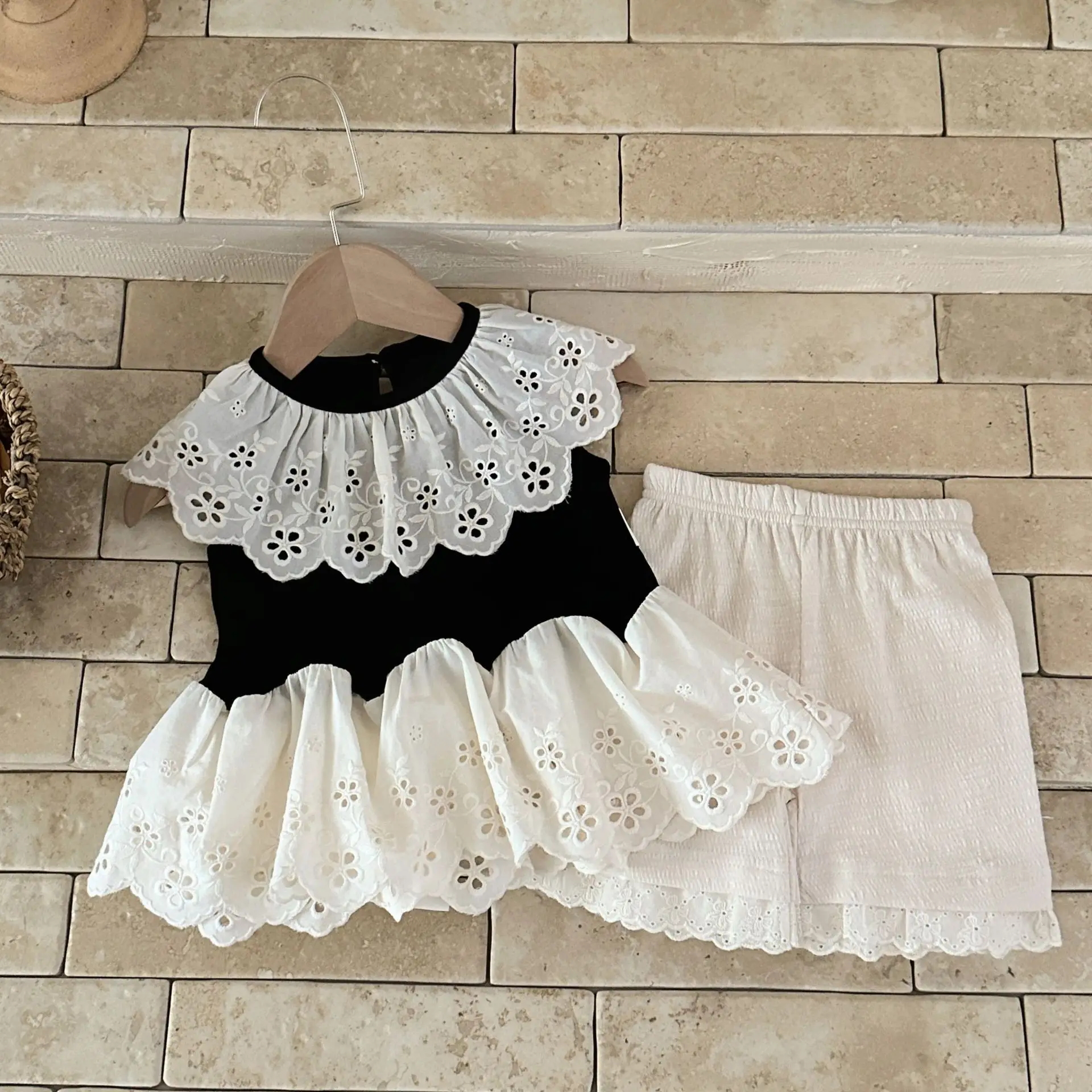 Conjunto de verano para bebé con bordado de flores y pantalón corto - imagen 3
