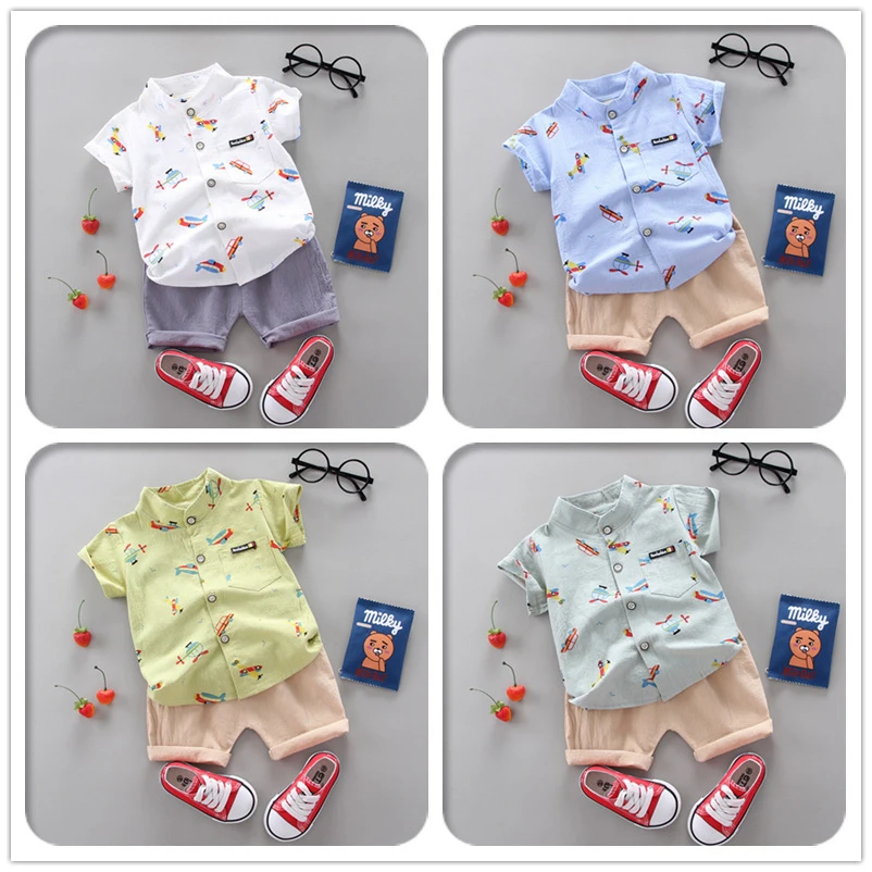 Detalle del tejido suave del conjunto infantil