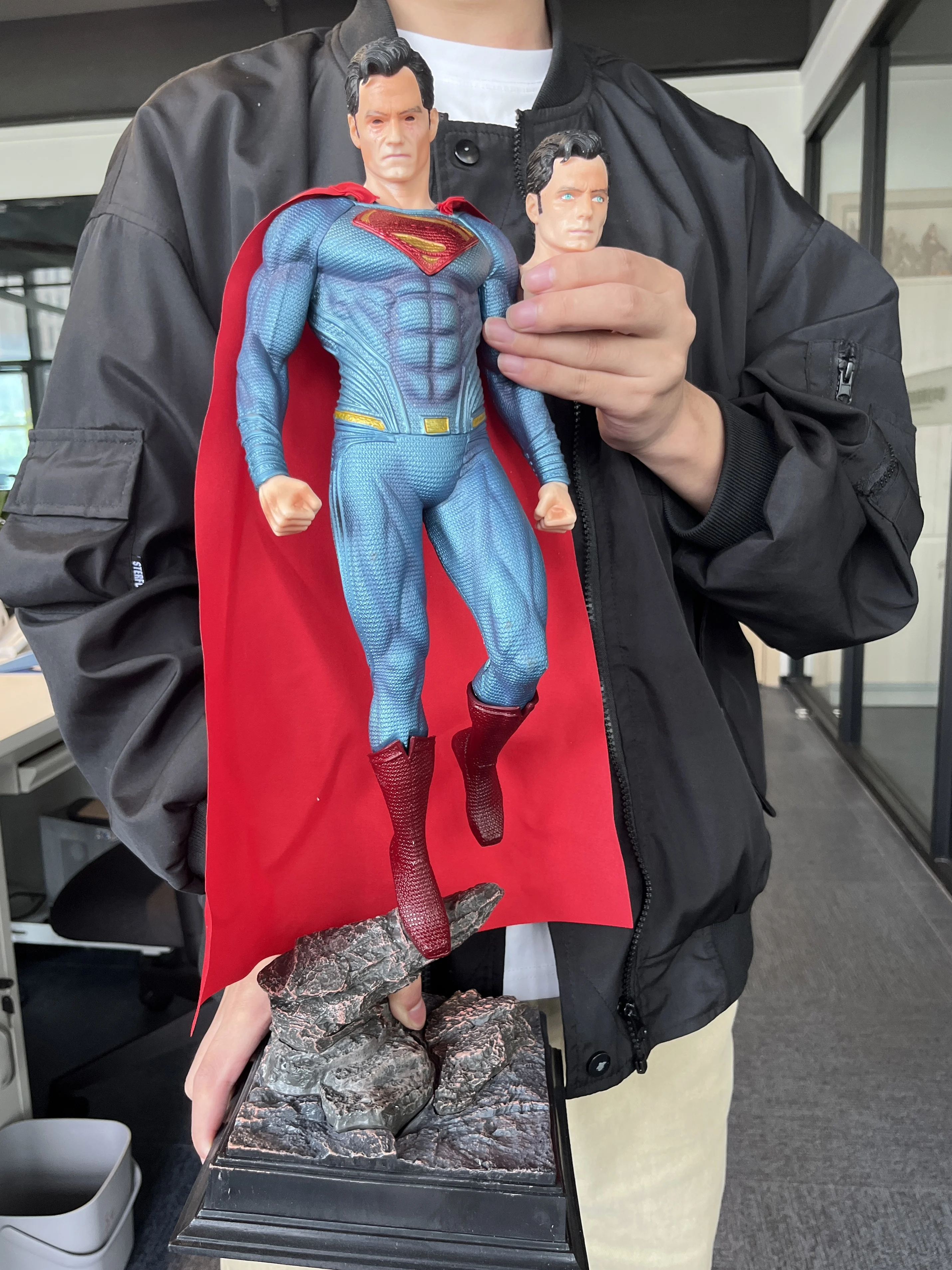 Superman de 50 cm con estética de coleccionista