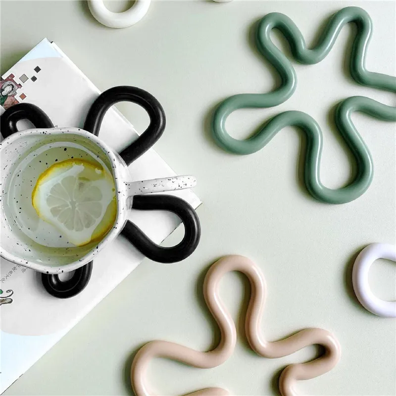 Alfombrilla de silicona resistente al calor con posavasos para cocina - imagen 5