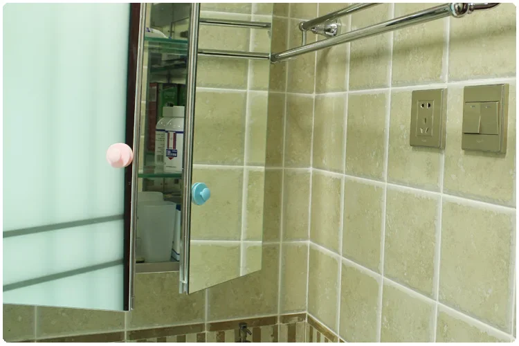 Aplicación en puerta de baño