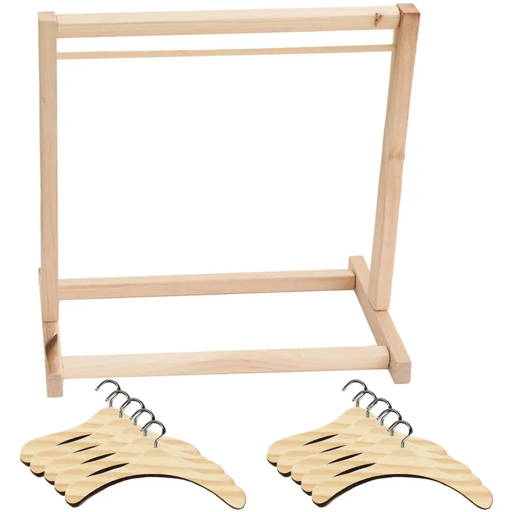 Mini perchas para casa de muñecas de madera y metal - imagen 4