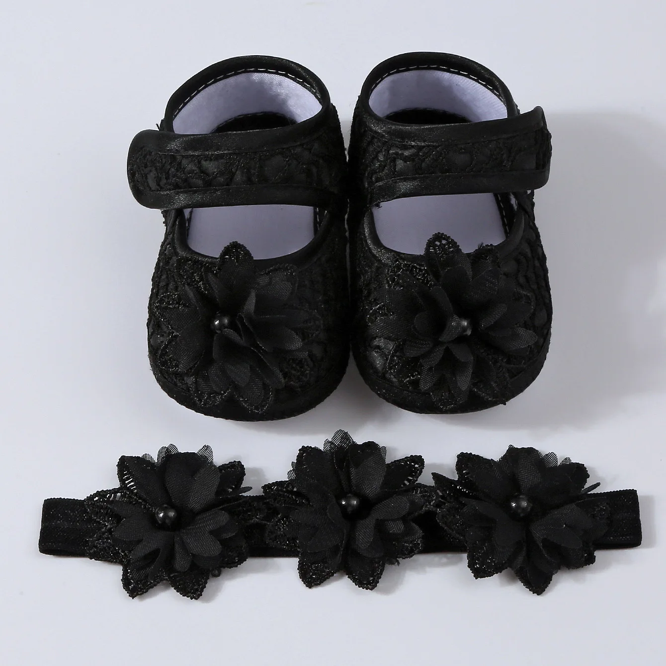 Zapatos antideslizantes de bebé con perlas florales y calcetines - imagen 4