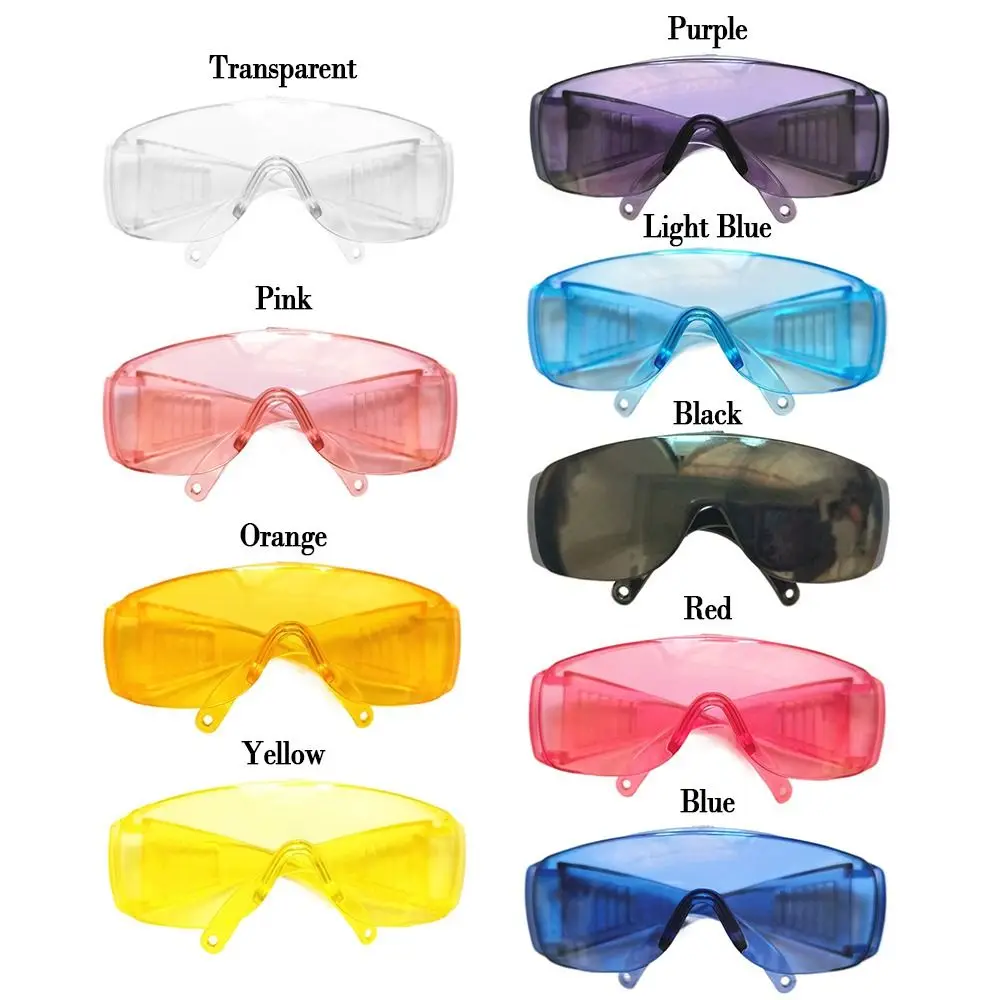 Detalle de lentes coloridas en tono rojo