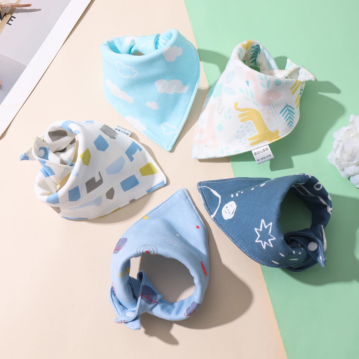 Baberos impermeables y absorbentes para niños y niñas