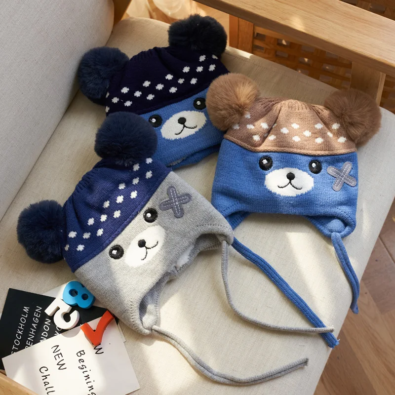 Gorro de invierno para bebé con orejeras y pompón de piel tejido - imagen 4