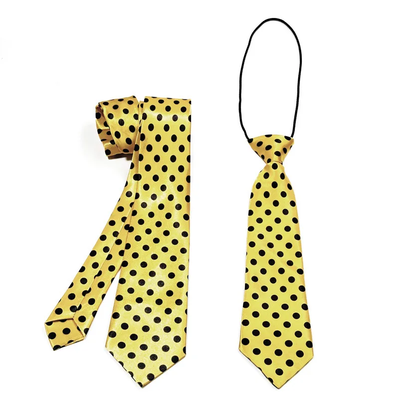 Corbata amarilla con puntos negros y diseño infantil