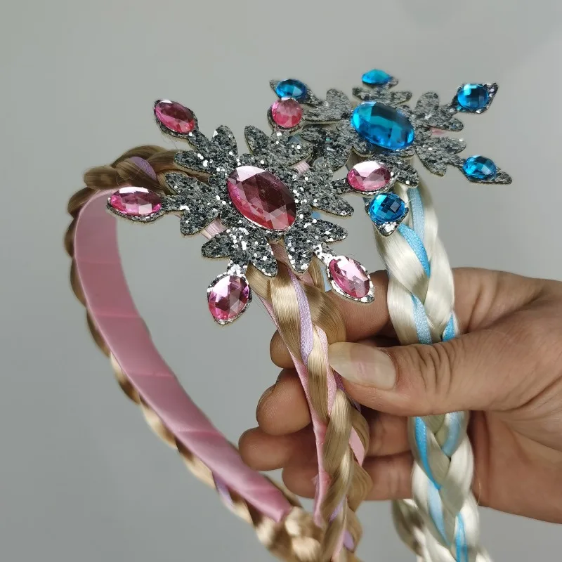 Diadema corona con perlas, trenzas tipo peluca y copos nieve princesa - imagen 5