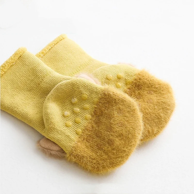Calcetines antideslizantes de felpa para bebé – Cálidos y suaves - imagen 4
