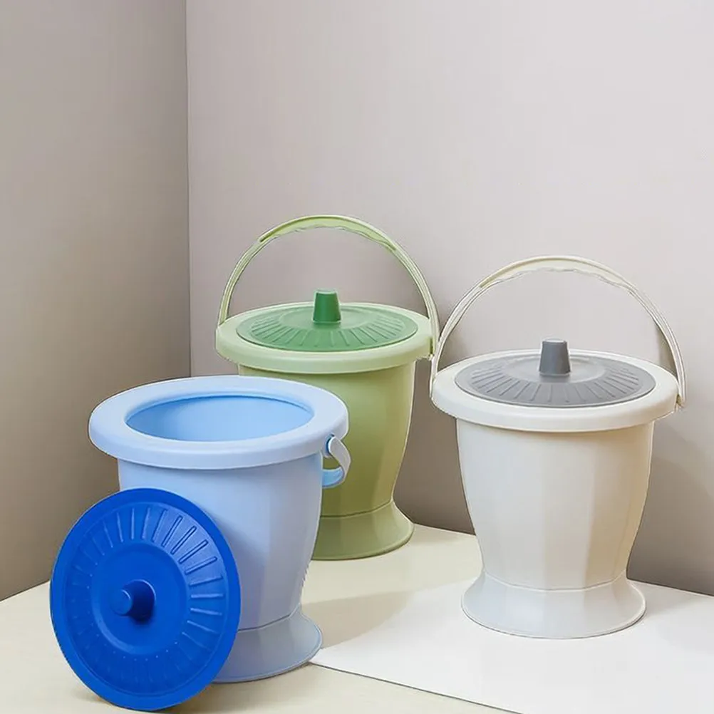 Orinal portátil de plástico con tapa antiolores, ligero y compacto - imagen 3