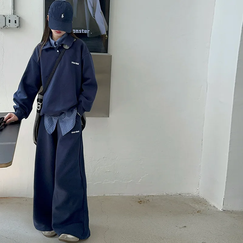 Conjunto de niña con sudadera otoñal, camisa a cuadros y pantalón - imagen 5