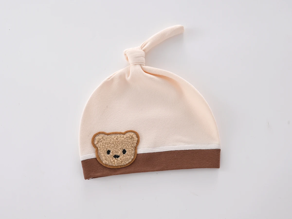 Pelele unisex con sombrero en uso