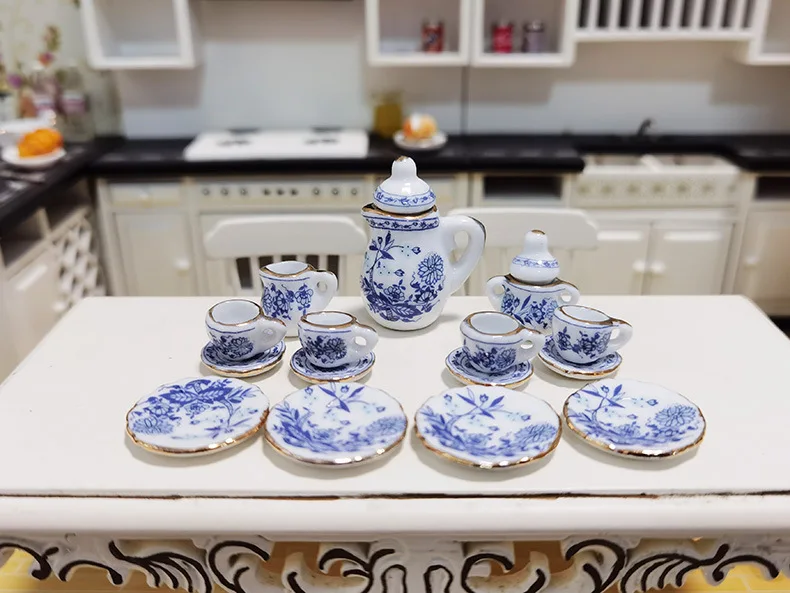 Mini juego de té de cerámica visto desde arriba