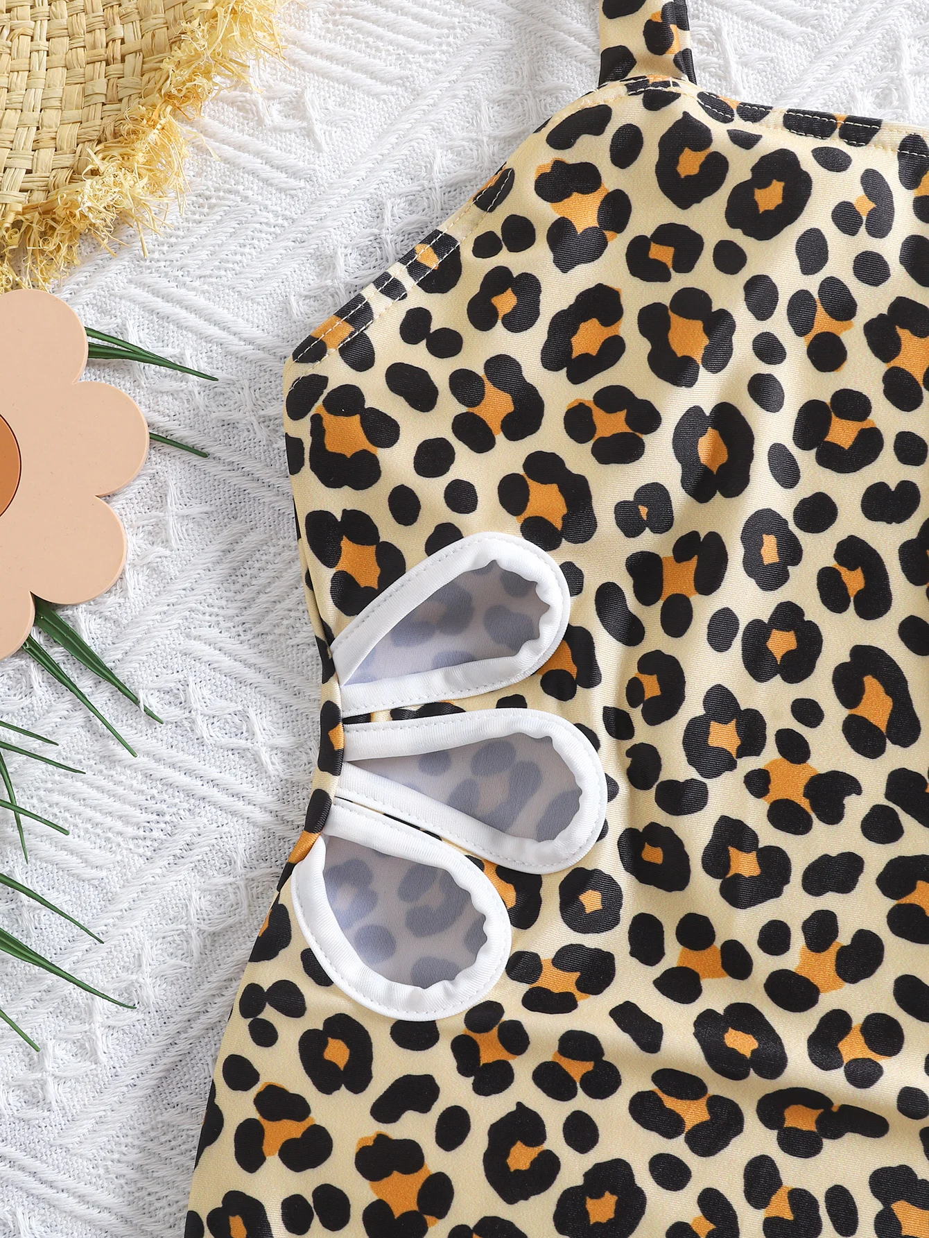 Traje de baño niña estampado leopardo recortado para surf - imagen 2
