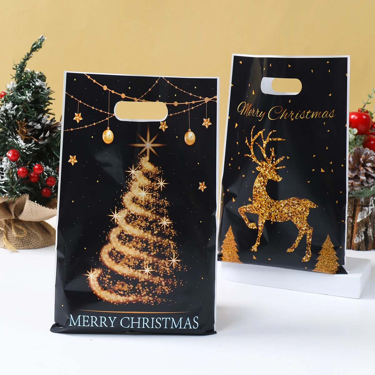 Bolsa regalo Navidad dorada y negra – Plástico resistente - imagen 3