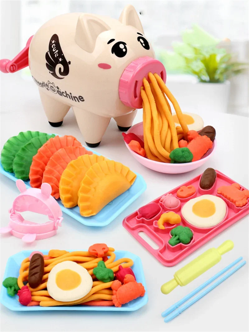 Máquina para hacer fideos de plastilina coloreada con moldes divertidos