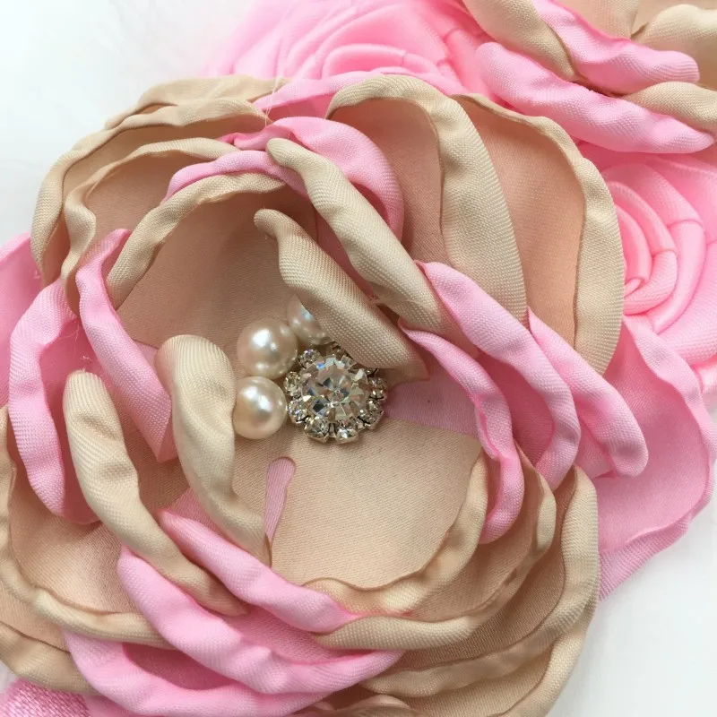 Horquilla decorativa con diamantes y perlas