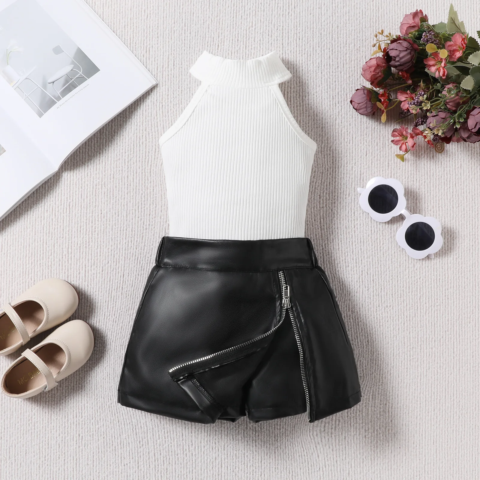 Conjunto bebé sin mangas de algodón con pantalón corto efecto piel - imagen 2