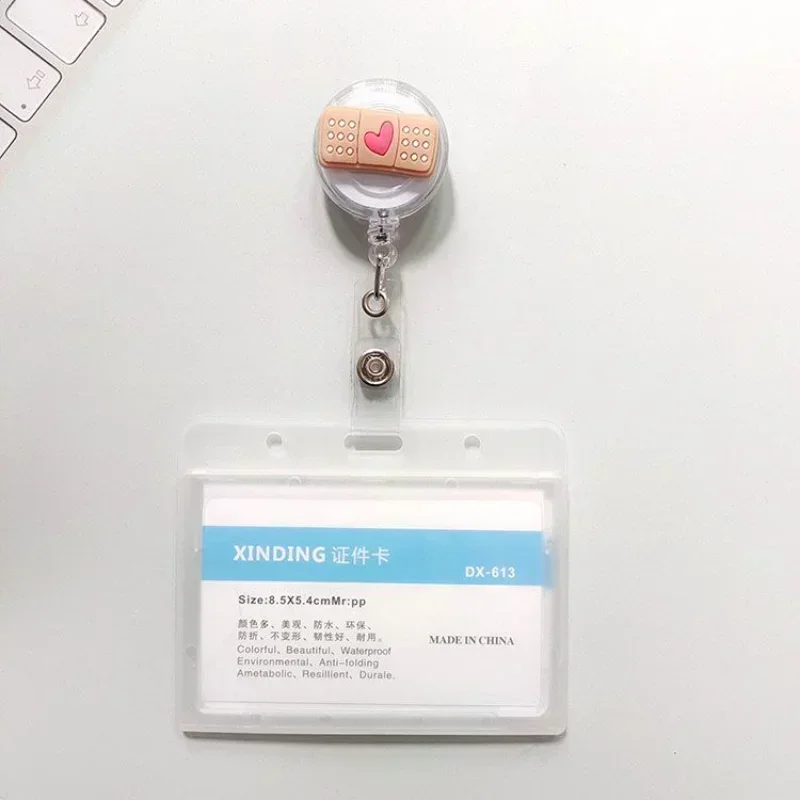 Insignia retráctil escolar con clip para enfermería y escuela - imagen 4