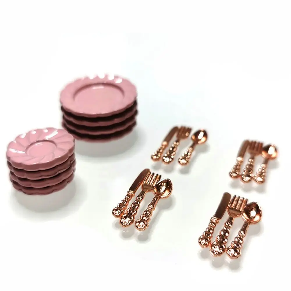Cuencos y platos en miniatura
