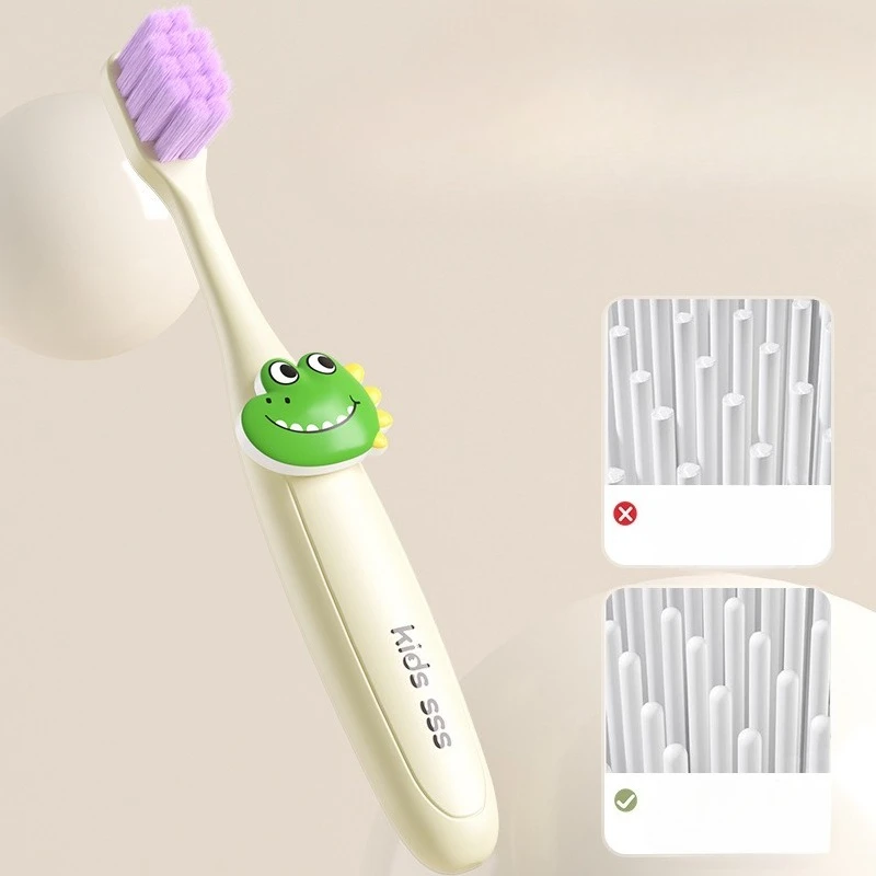 Cepillo de dientes infantil con animales de dibujos – cerdas suaves - imagen 4