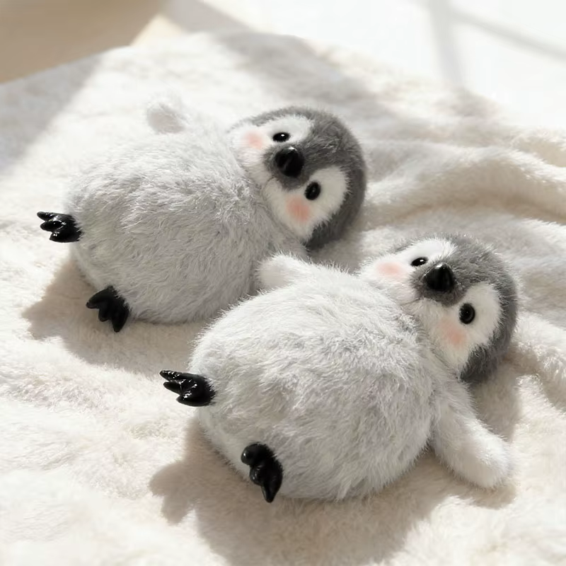 Peluche de pingüino suave como detalle de cumpleaños