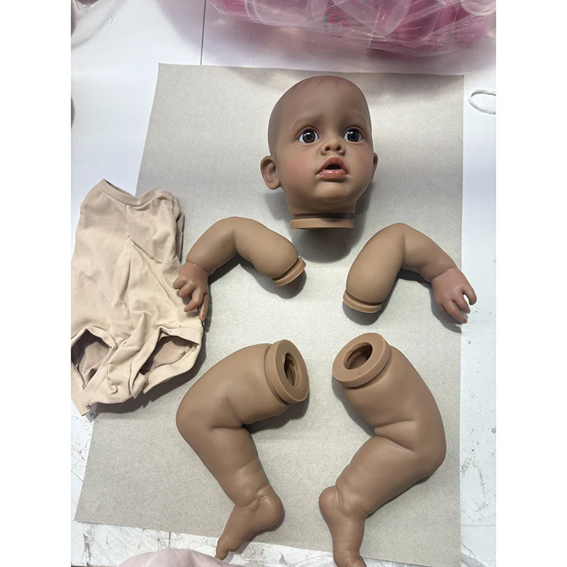 NPK muñeca reborn pintada a mano piel oscura con ojos realistas