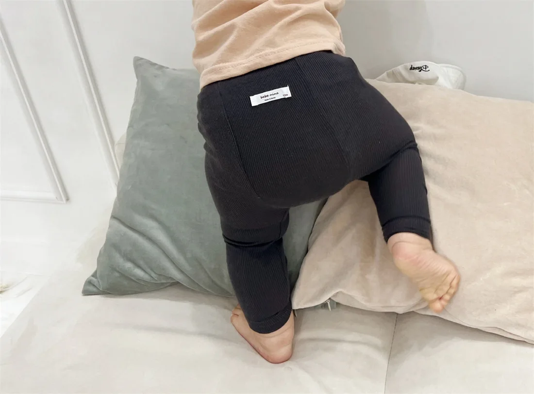 Vista del conjunto y caída del pantalón