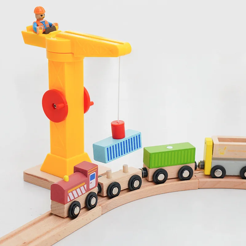 Tren magnético de madera con locomotora, ambulancia y bomberos - imagen 3