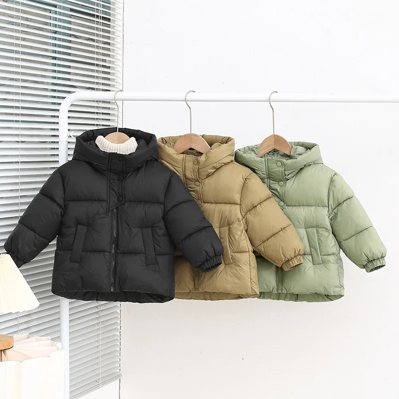 Abrigo infantil con capucha para invierno