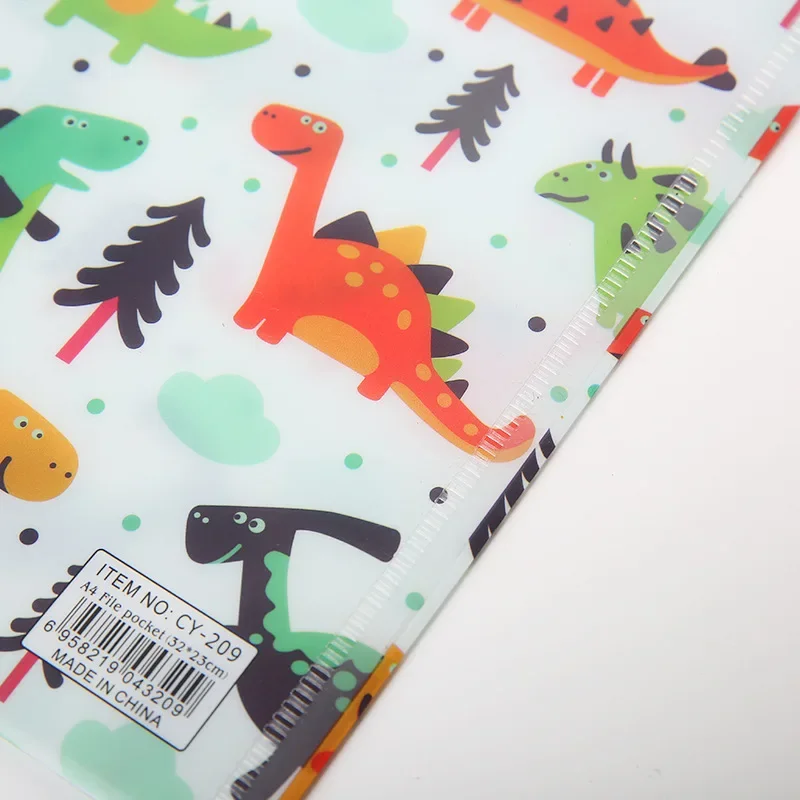 Carpeta escolar infantil de PVC con botón y personajes animados - imagen 3