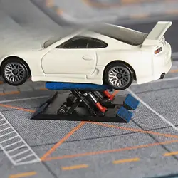 Maqueta de coche con elevador de mantenimiento diorama