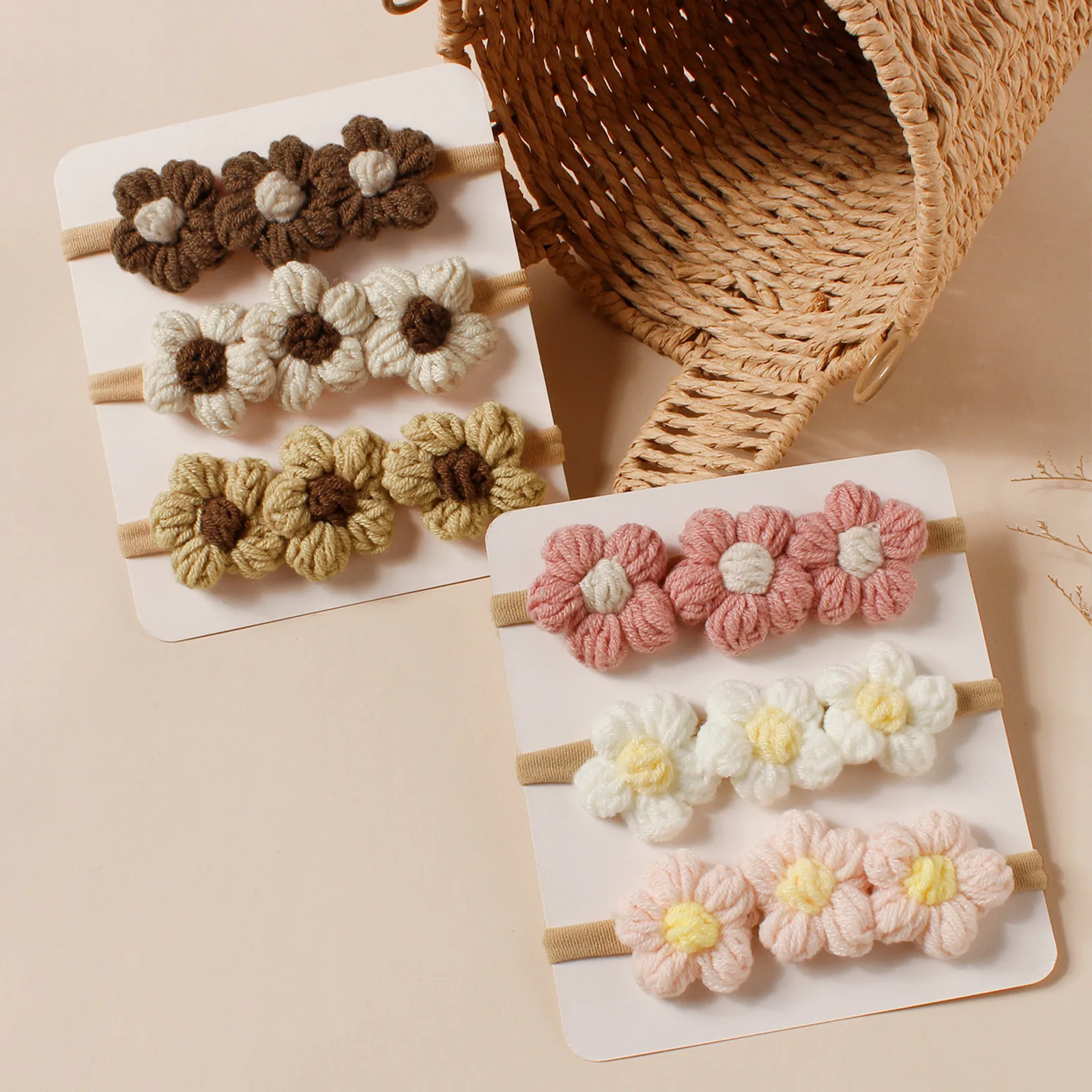 Set diadema tejida con flores y gorro suave para bebé - imagen 3